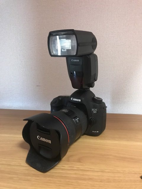 Canonスピードライト600EX II-RTの全体写真